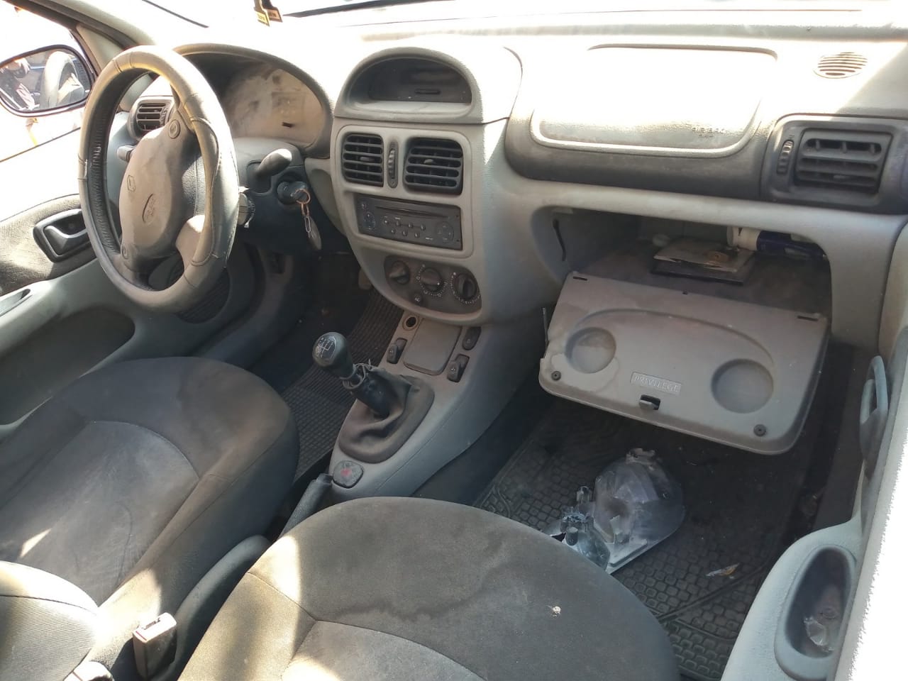  Renault CLIO 2004    EN DESARME
